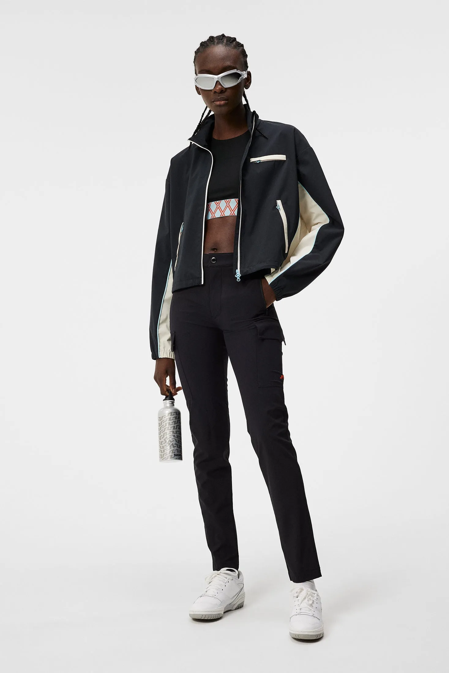 Anya Pant / Black