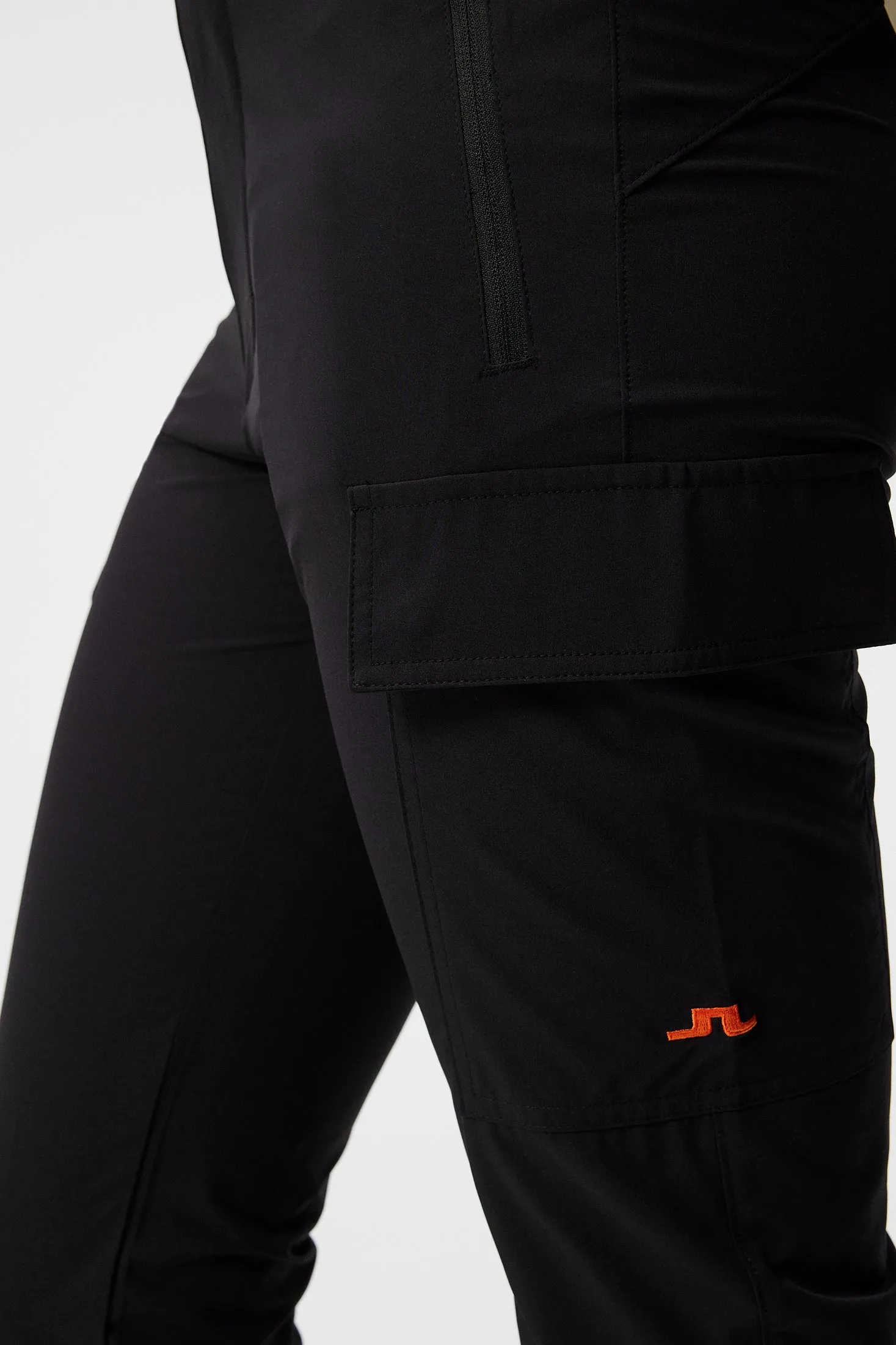 Anya Pant / Black