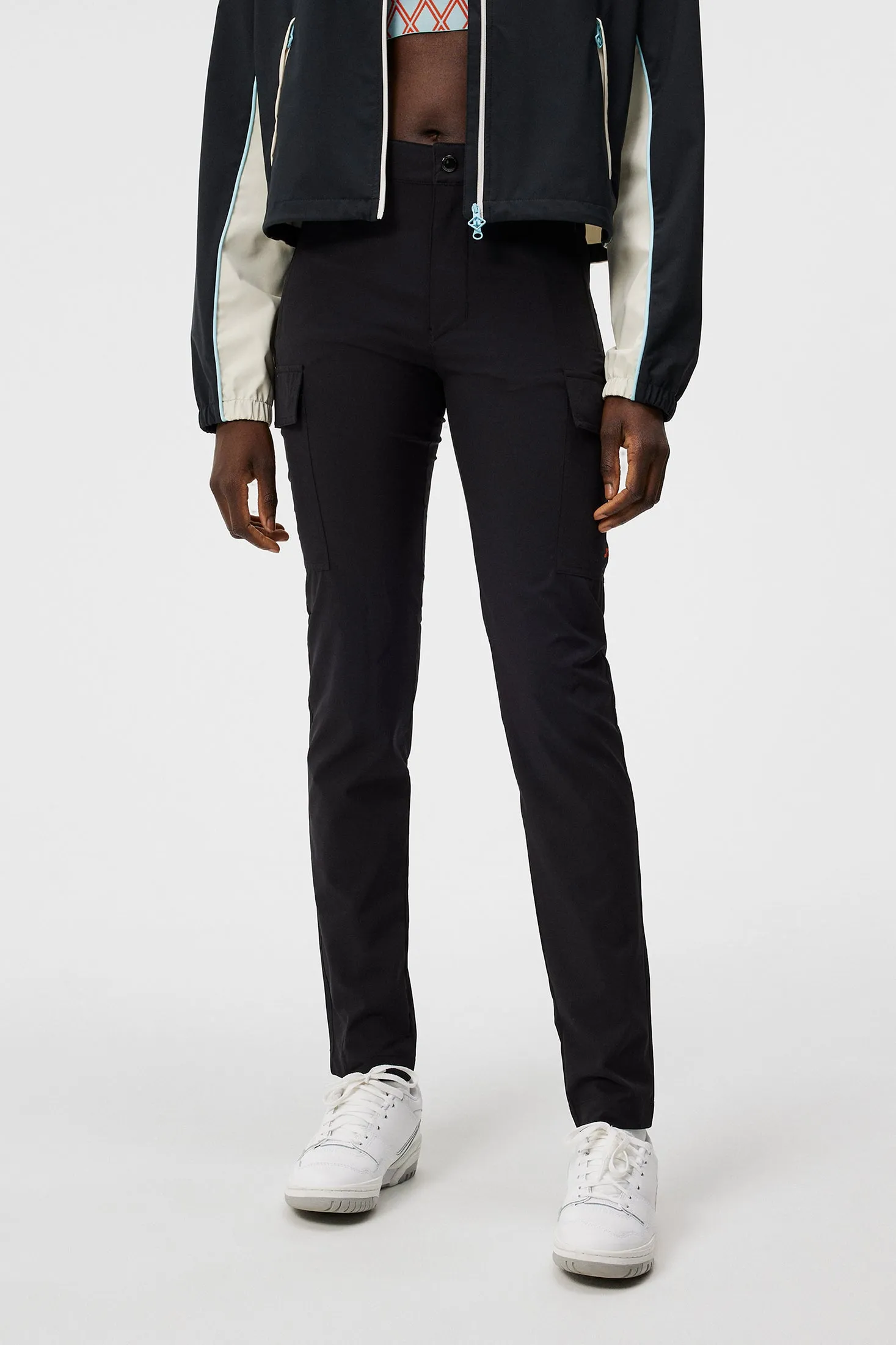 Anya Pant / Black